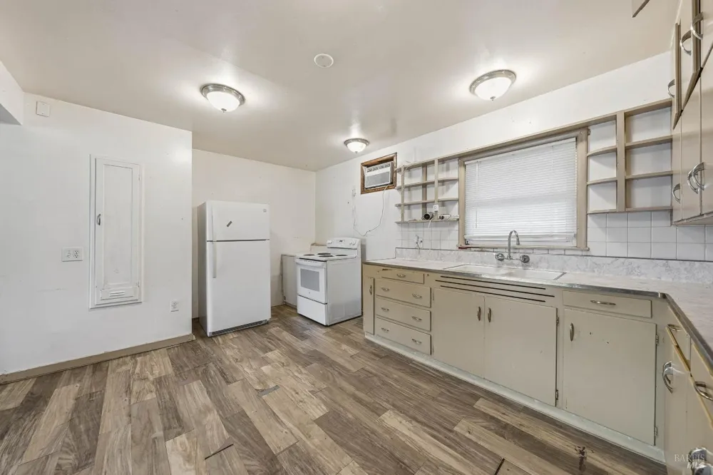 3995 Mullen Avenue Clearlake, CA 95422
