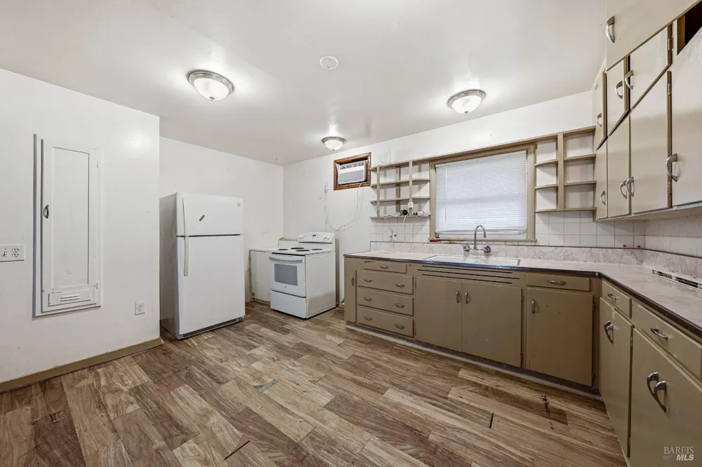 3995 Mullen Avenue Clearlake, CA 95422