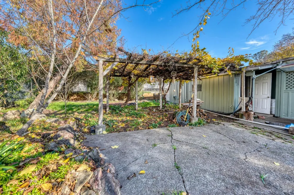 3995 Mullen Avenue Clearlake, CA 95422