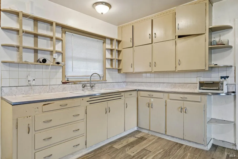 3995 Mullen Avenue Clearlake, CA 95422