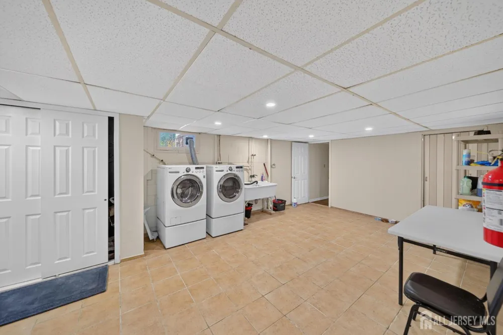 47 Albert Avenue Edison, NJ 08837