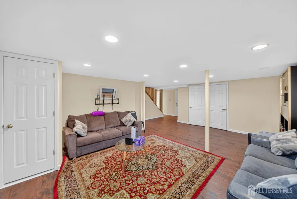 47 Albert Avenue Edison, NJ 08837