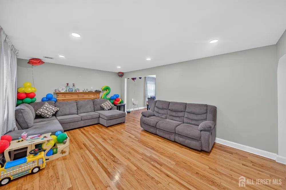 47 Albert Avenue Edison, NJ 08837