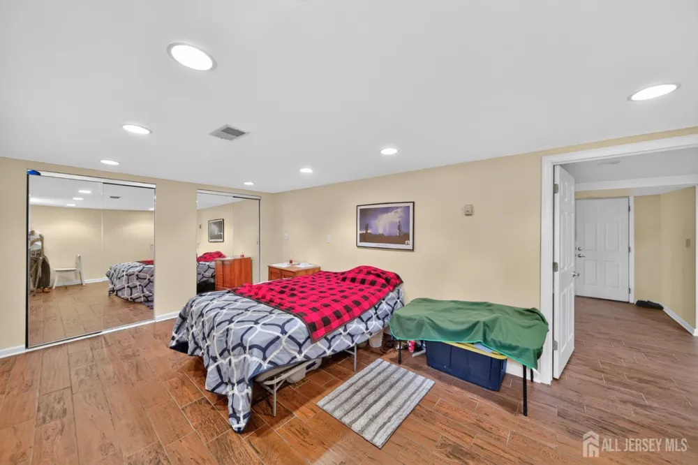 47 Albert Avenue Edison, NJ 08837