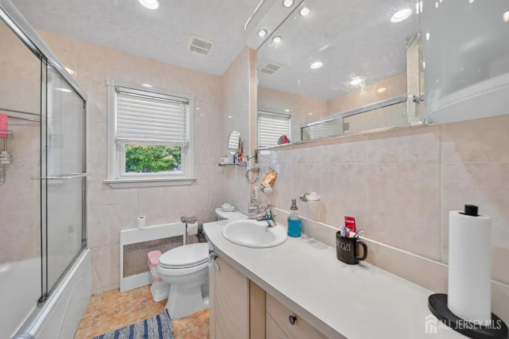 47 Albert Avenue Edison, NJ 08837