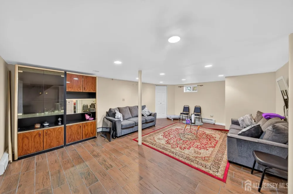 47 Albert Avenue Edison, NJ 08837