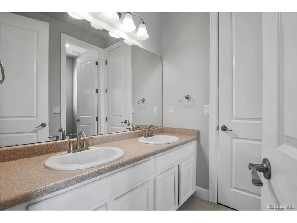 9781 Cantabria Pt Lone Tree, CO 80124