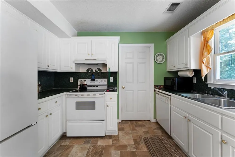 49 Widgeon Way Cartersville, GA 30120