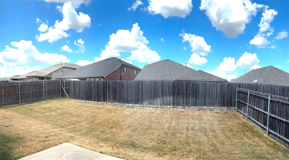 2914 Rosemount Lane Heartland, TX 75126