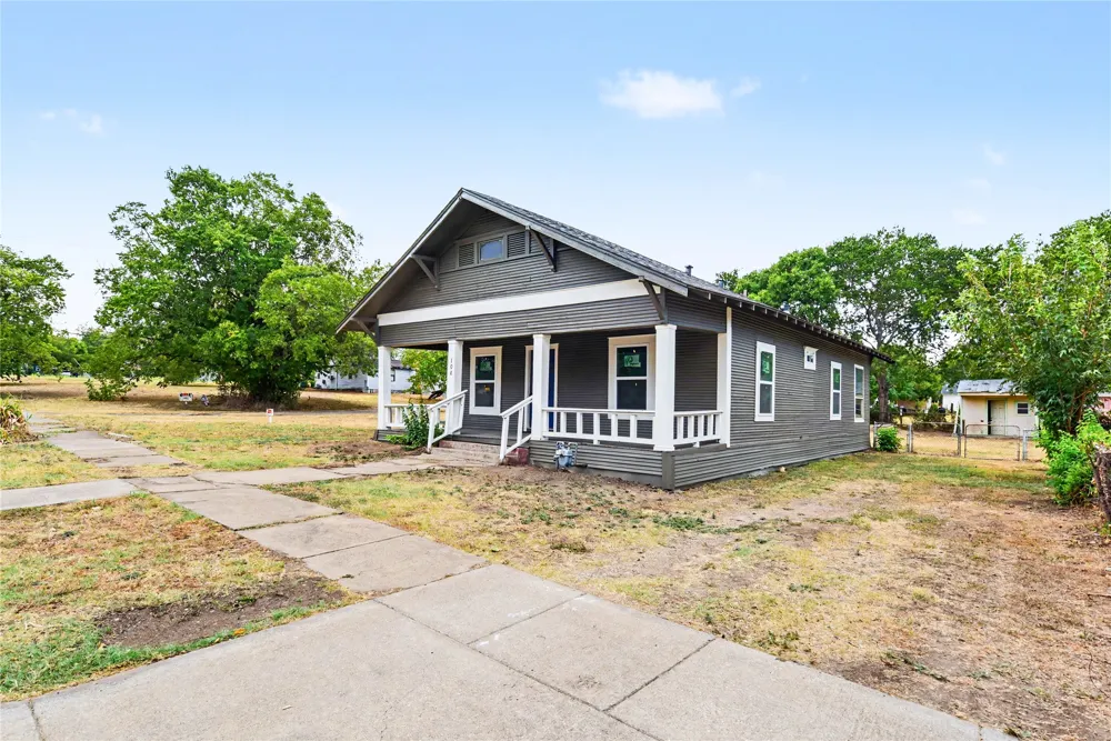108 E Tyler Street Ennis, TX 75119