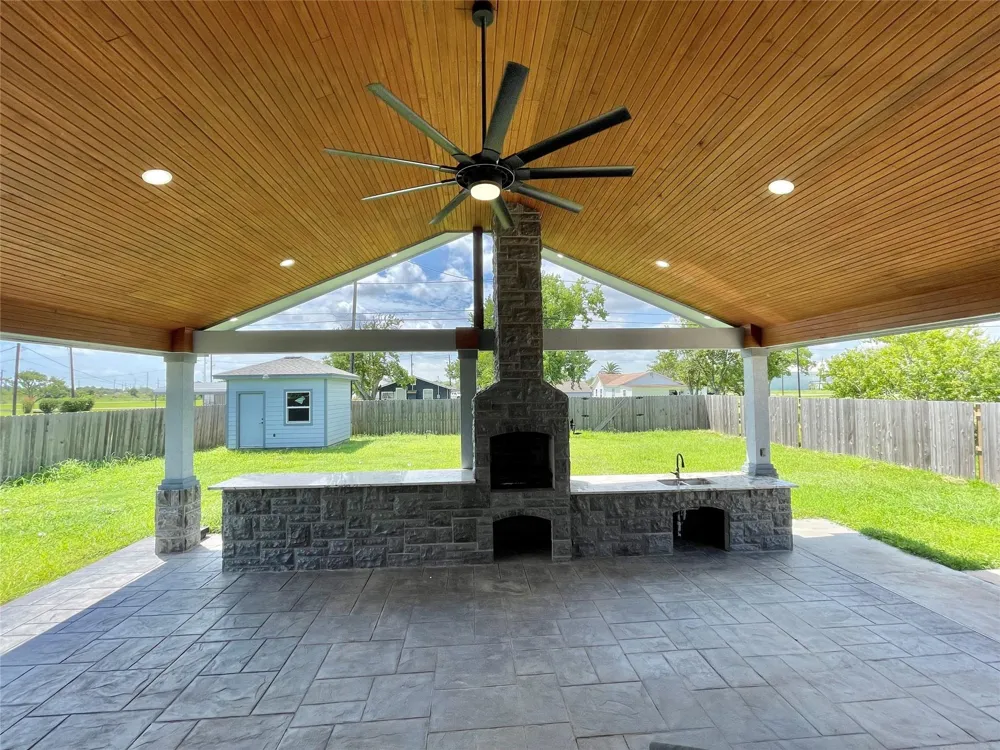 517 S Avenue G Freeport, TX 77541
