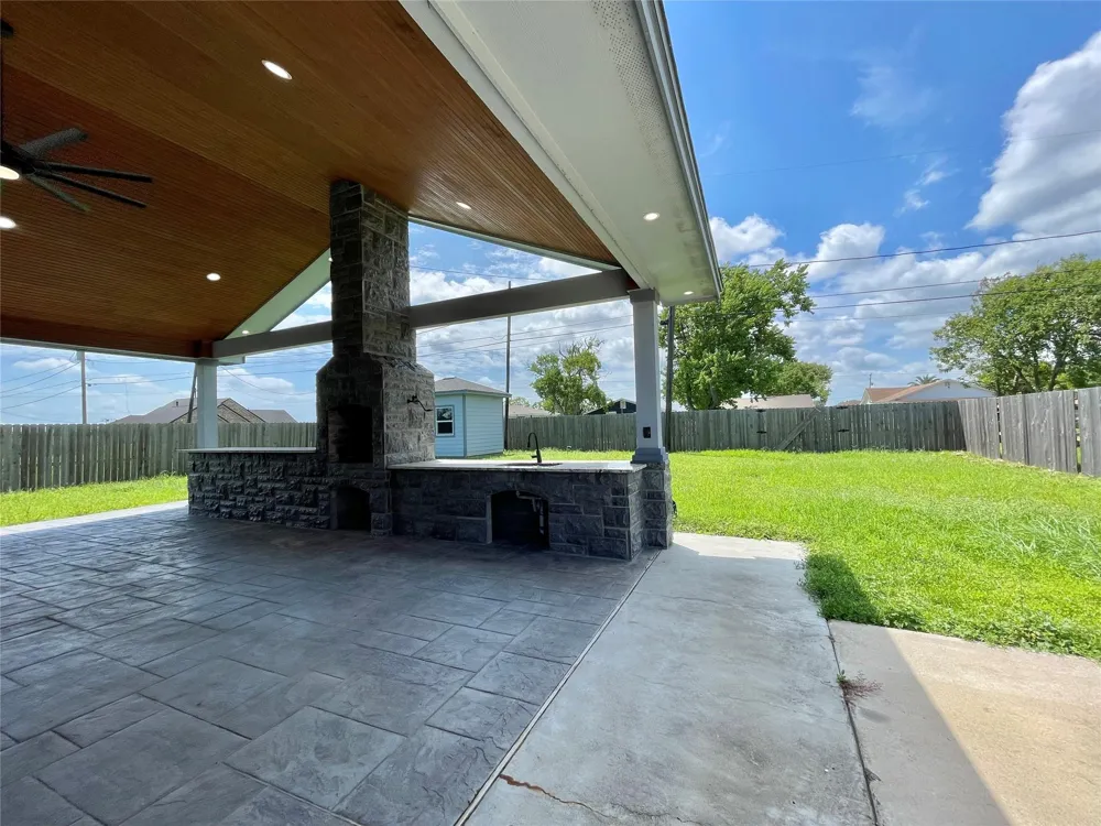 517 S Avenue G Freeport, TX 77541