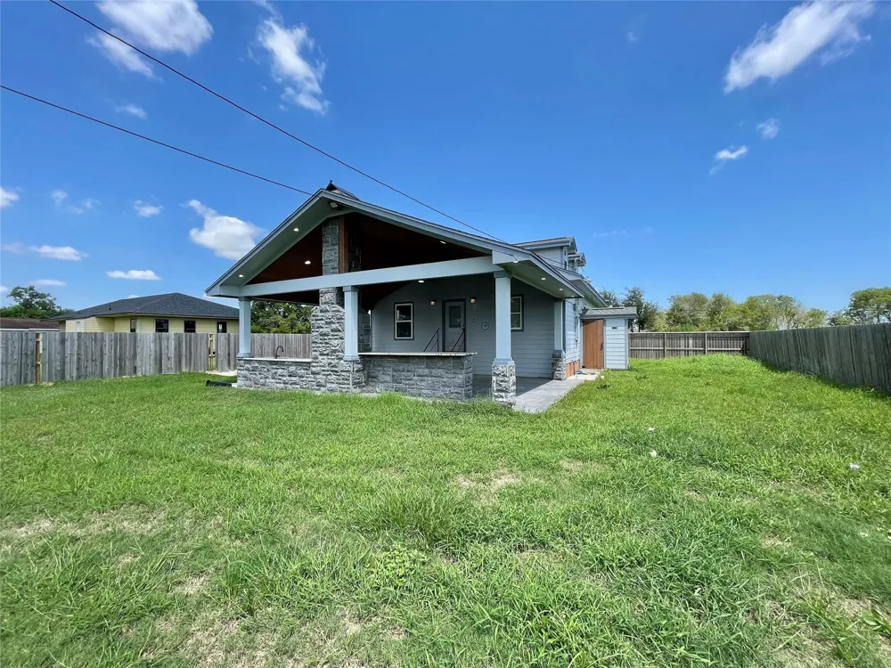 517 S Avenue G Freeport, TX 77541