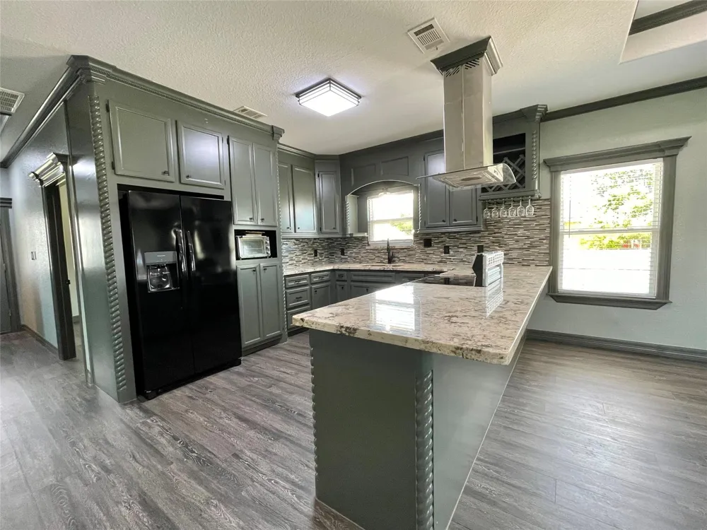 517 S Avenue G Freeport, TX 77541