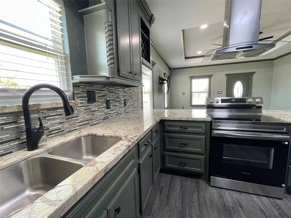 517 S Avenue G Freeport, TX 77541