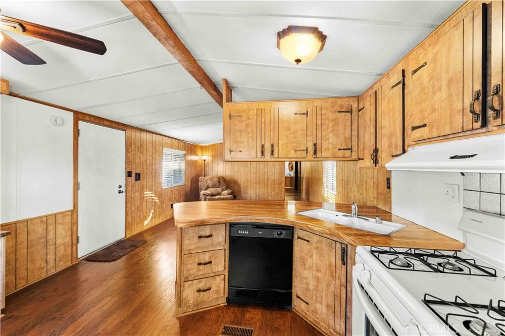 12737 E Roscrans #94 Norwalk, CA 90650