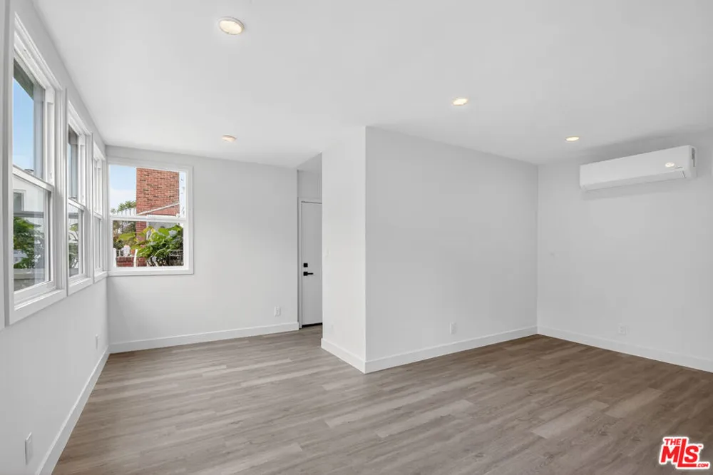 134 S Edgemont Street Los Angeles, CA 90004
