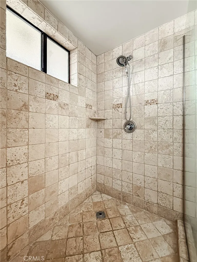 4724 Kester #109 Sherman Oaks, CA 91403