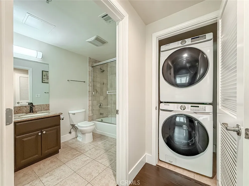 4724 Kester #109 Sherman Oaks, CA 91403