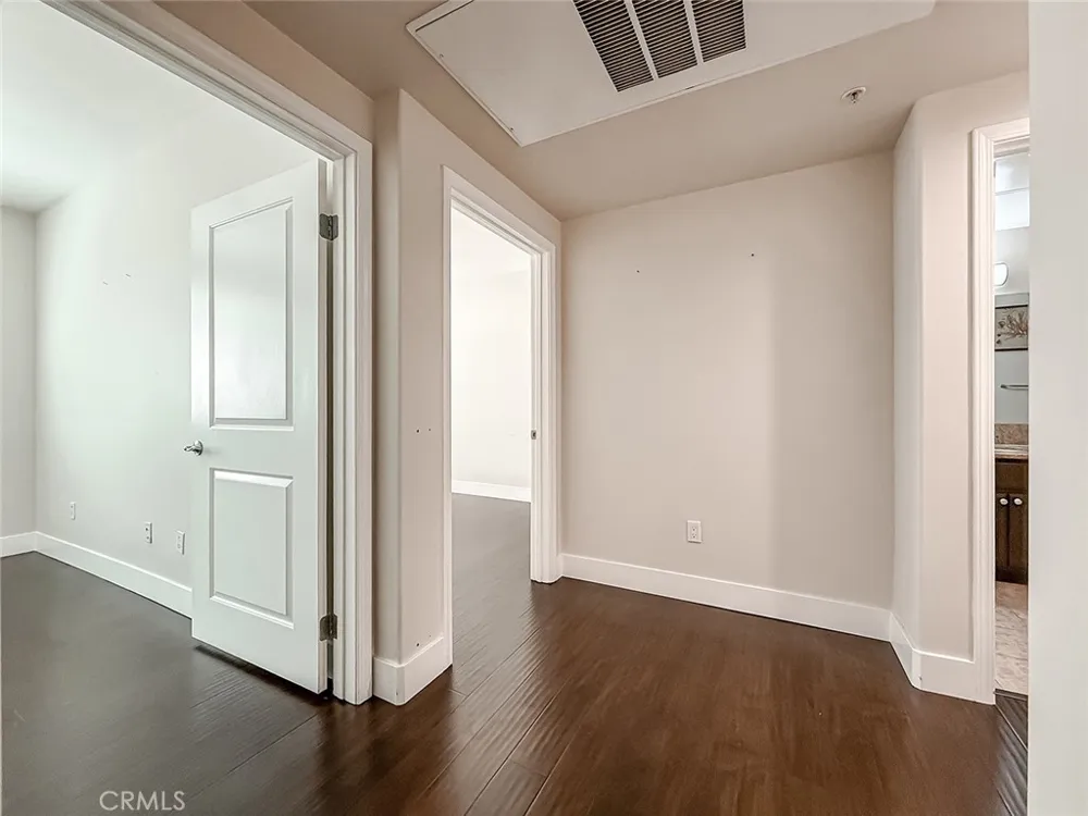4724 Kester #109 Sherman Oaks, CA 91403