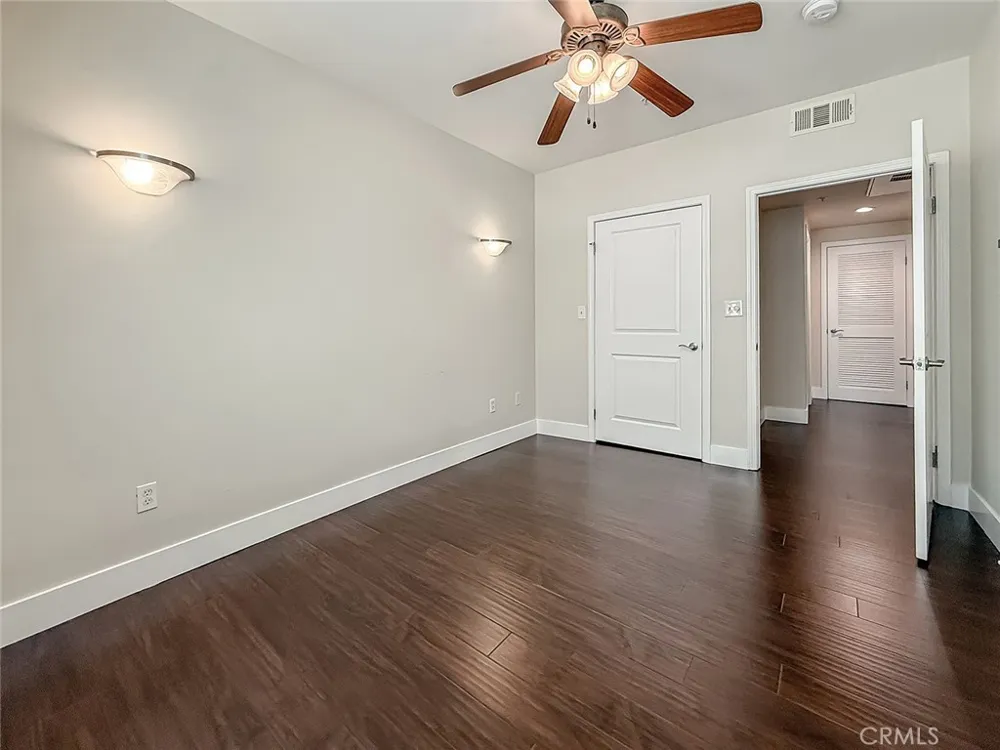 4724 Kester #109 Sherman Oaks, CA 91403