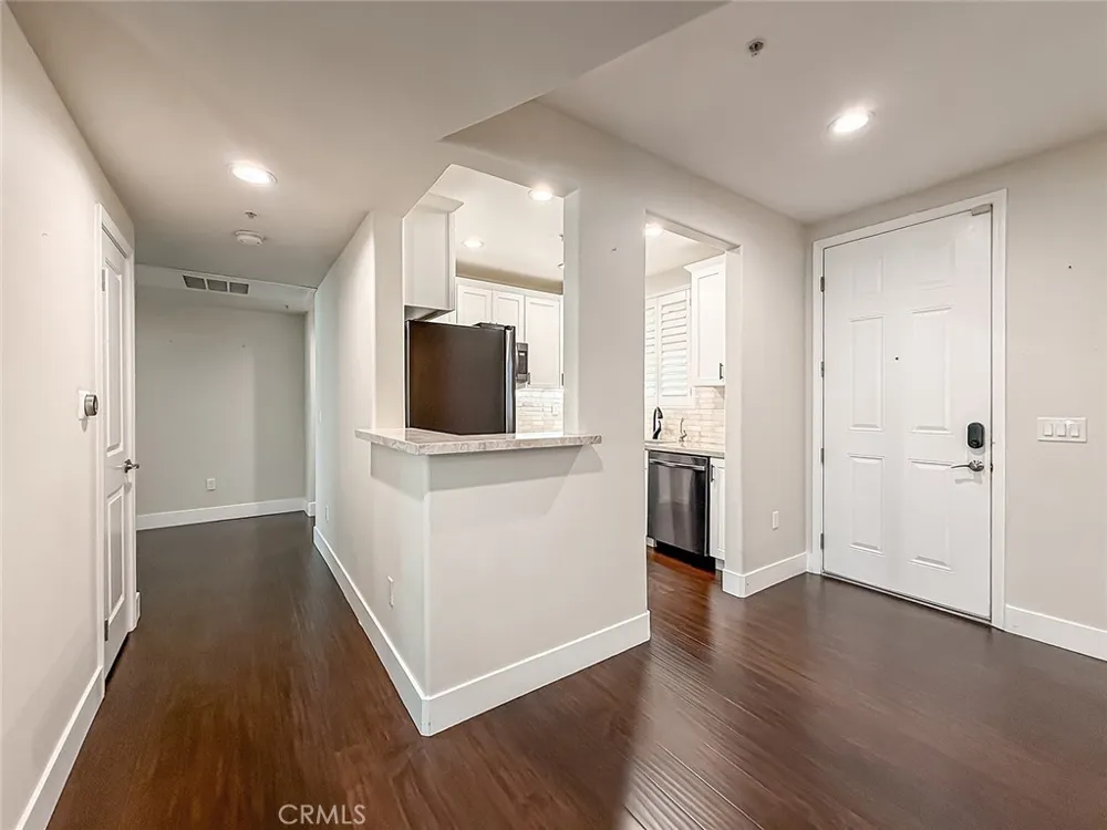 4724 Kester #109 Sherman Oaks, CA 91403