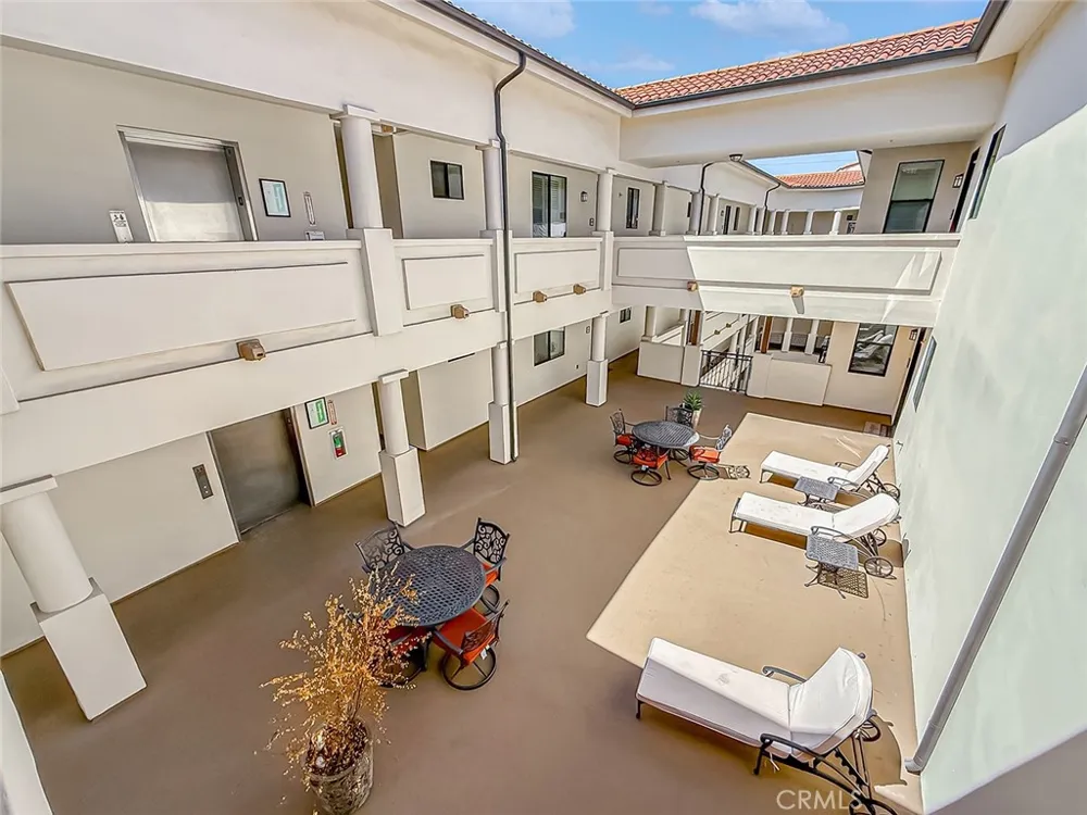4724 Kester #109 Sherman Oaks, CA 91403