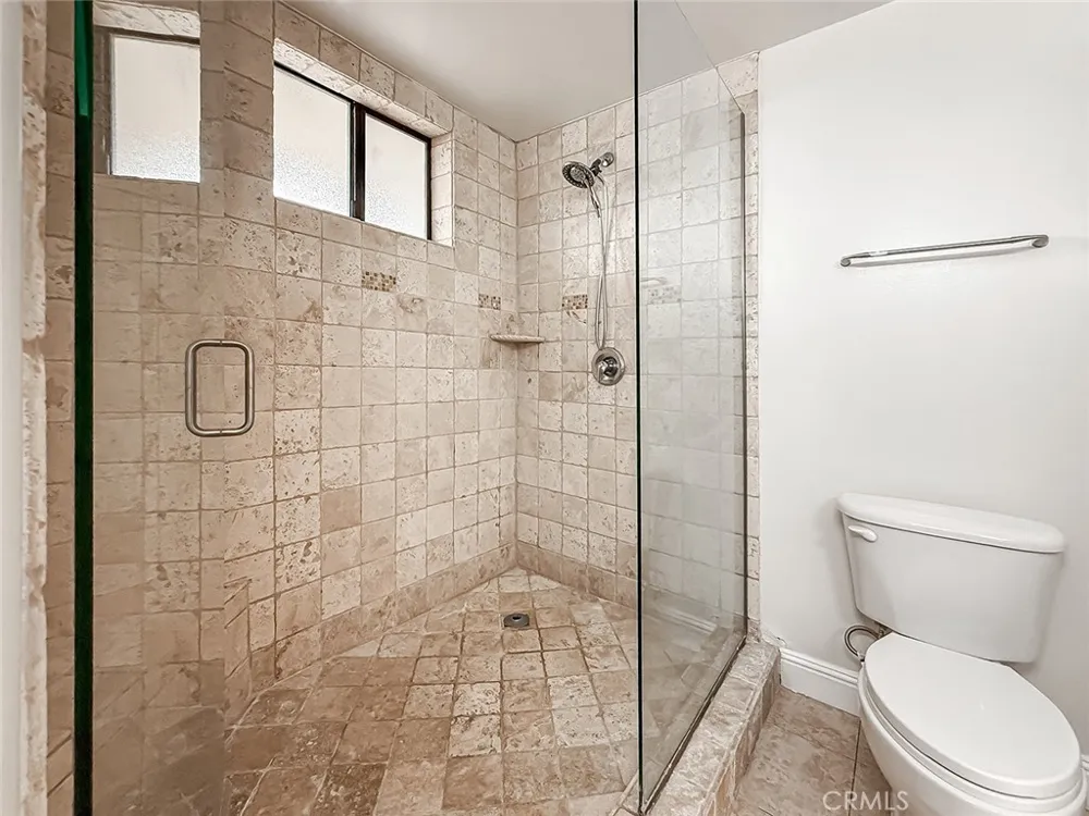 4724 Kester #109 Sherman Oaks, CA 91403