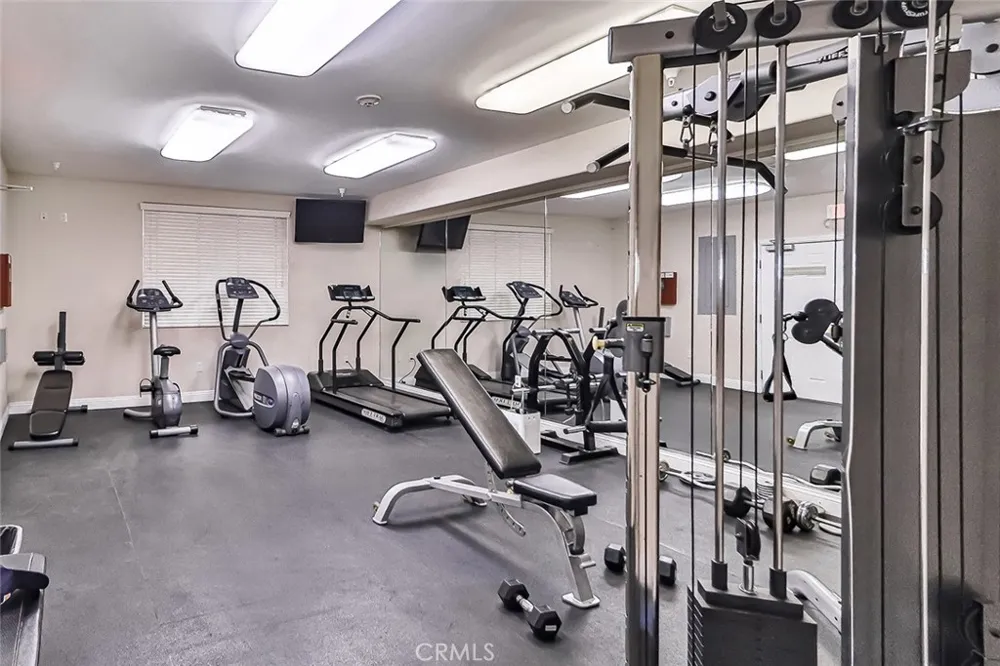 4724 Kester #109 Sherman Oaks, CA 91403