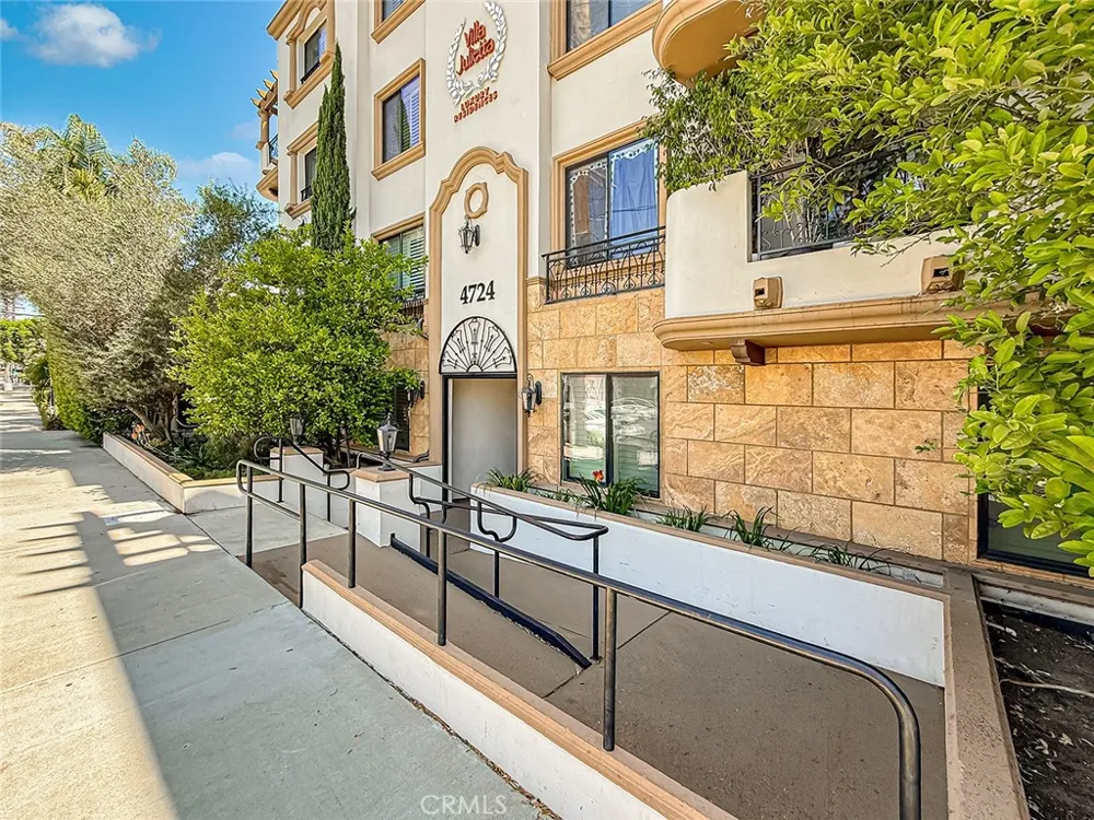 4724 Kester #109 Sherman Oaks, CA 91403