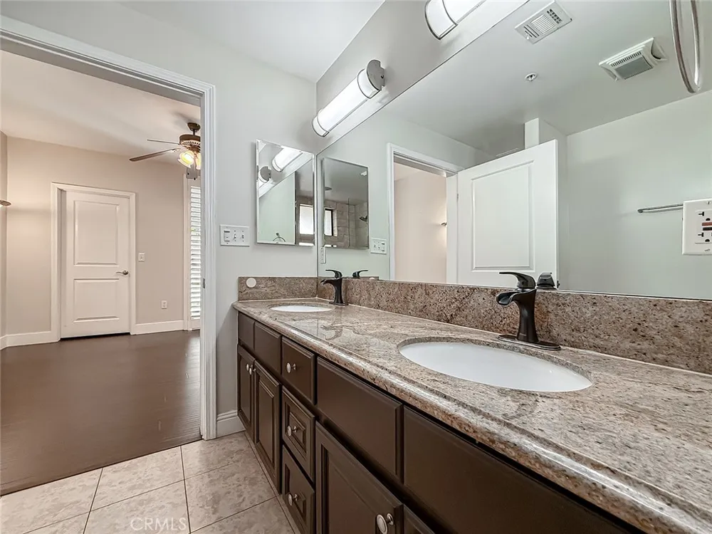 4724 Kester #109 Sherman Oaks, CA 91403