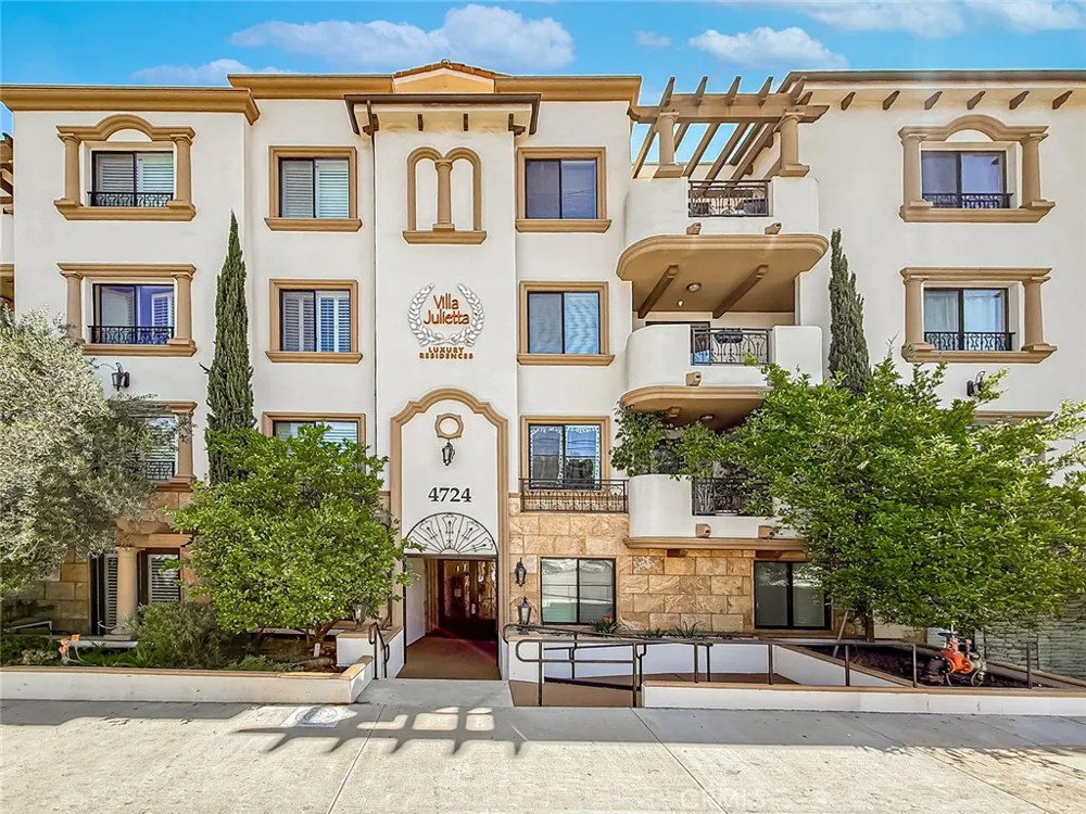 4724 Kester #109 Sherman Oaks, CA 91403