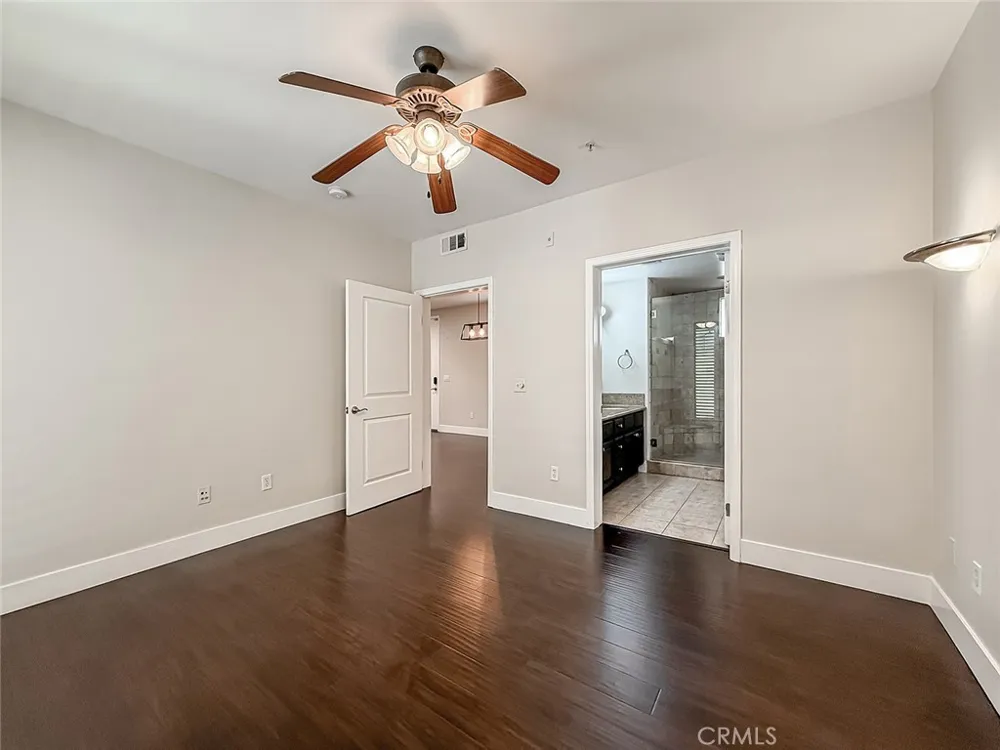 4724 Kester #109 Sherman Oaks, CA 91403