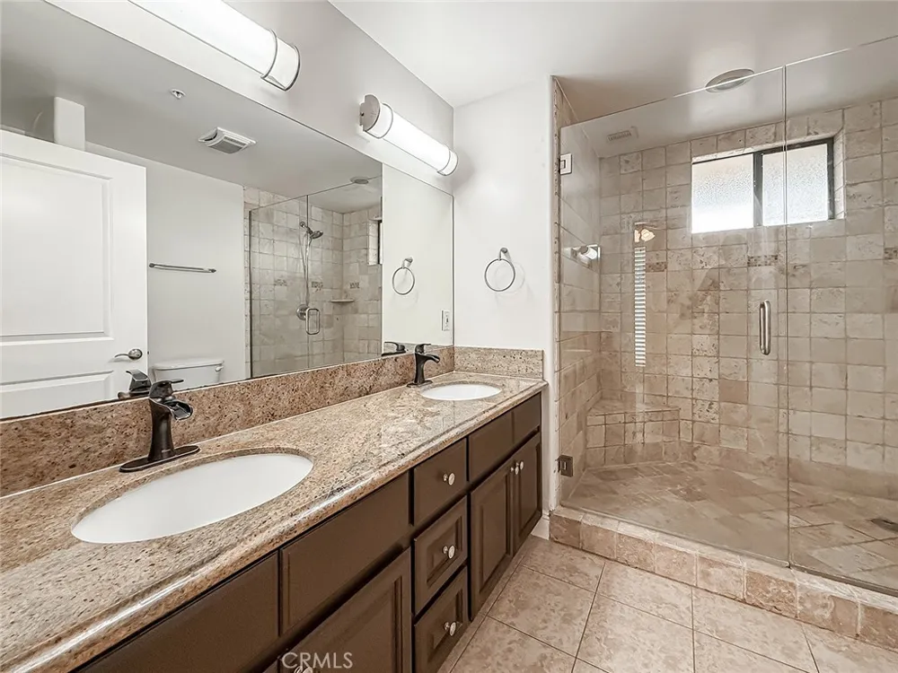 4724 Kester #109 Sherman Oaks, CA 91403
