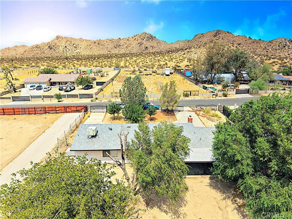 15328 E Avenue Q1 Lake Los Angeles, CA 93591