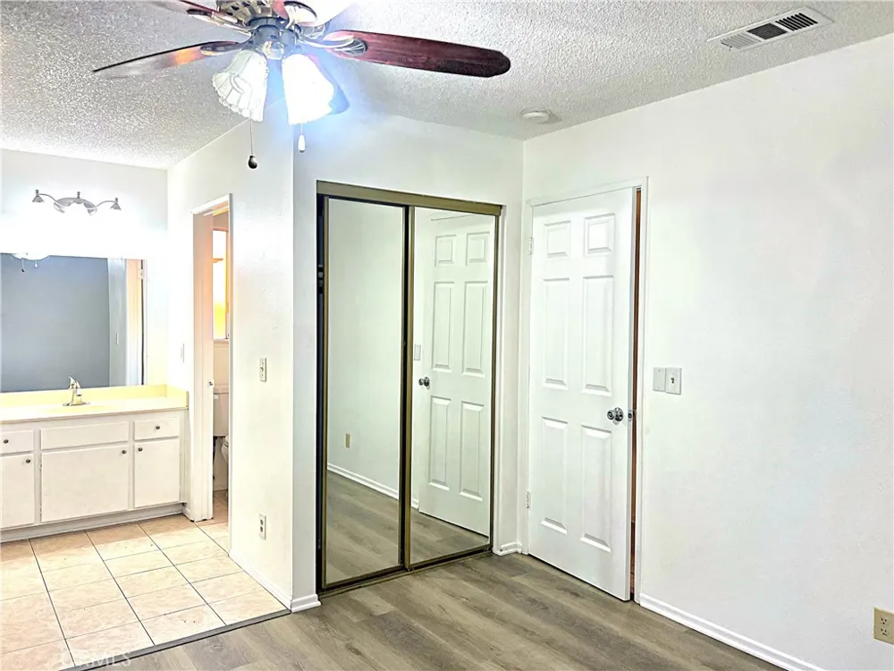 15328 E Avenue Q1 Lake Los Angeles, CA 93591