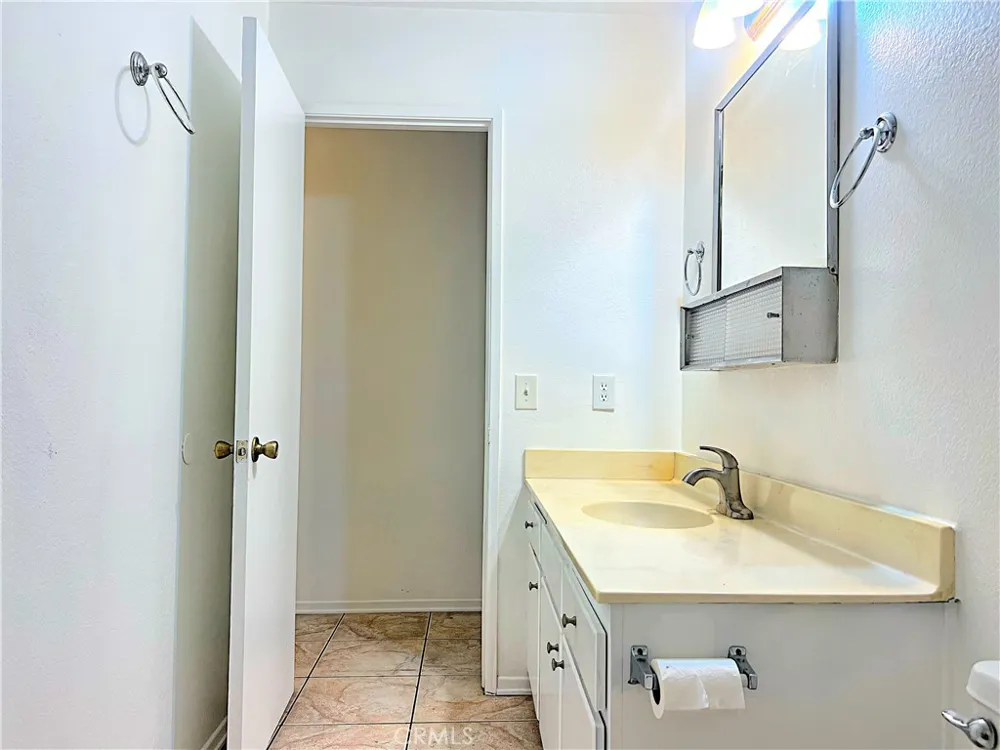 15328 E Avenue Q1 Lake Los Angeles, CA 93591
