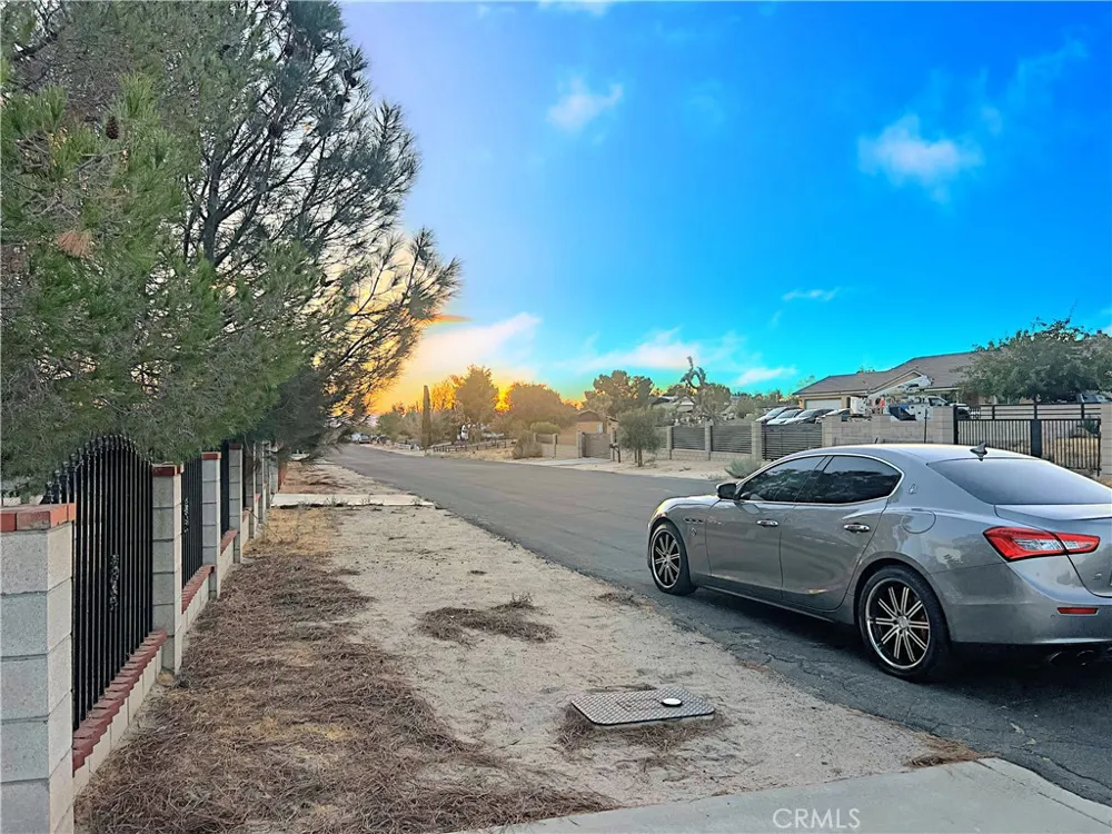 15328 E Avenue Q1 Lake Los Angeles, CA 93591