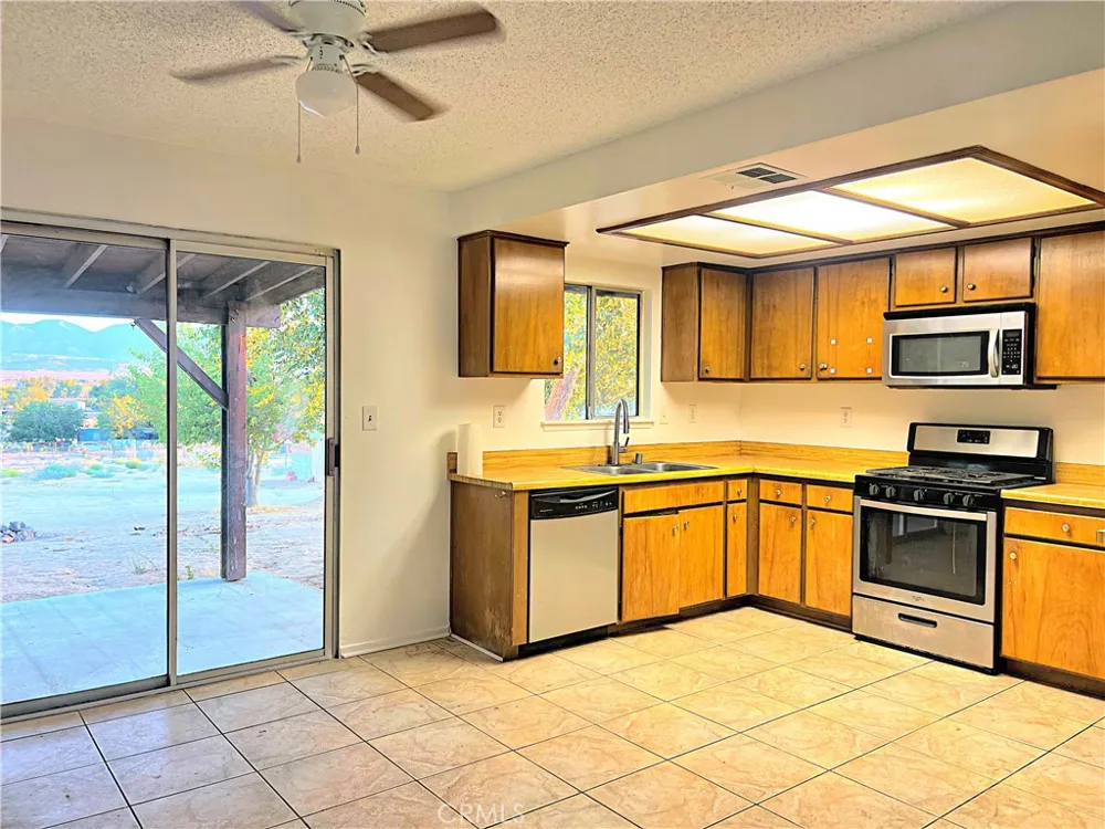 15328 E Avenue Q1 Lake Los Angeles, CA 93591