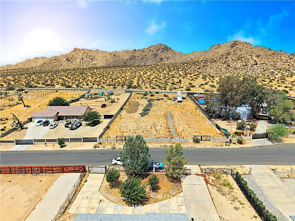 15328 E Avenue Q1 Lake Los Angeles, CA 93591