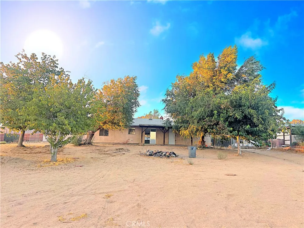 15328 E Avenue Q1 Lake Los Angeles, CA 93591