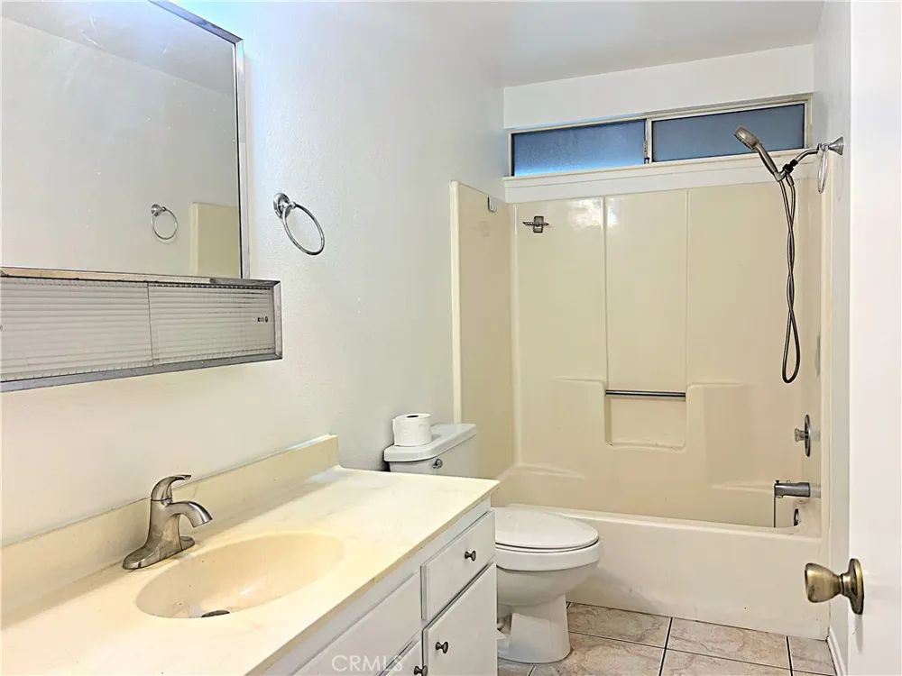 15328 E Avenue Q1 Lake Los Angeles, CA 93591