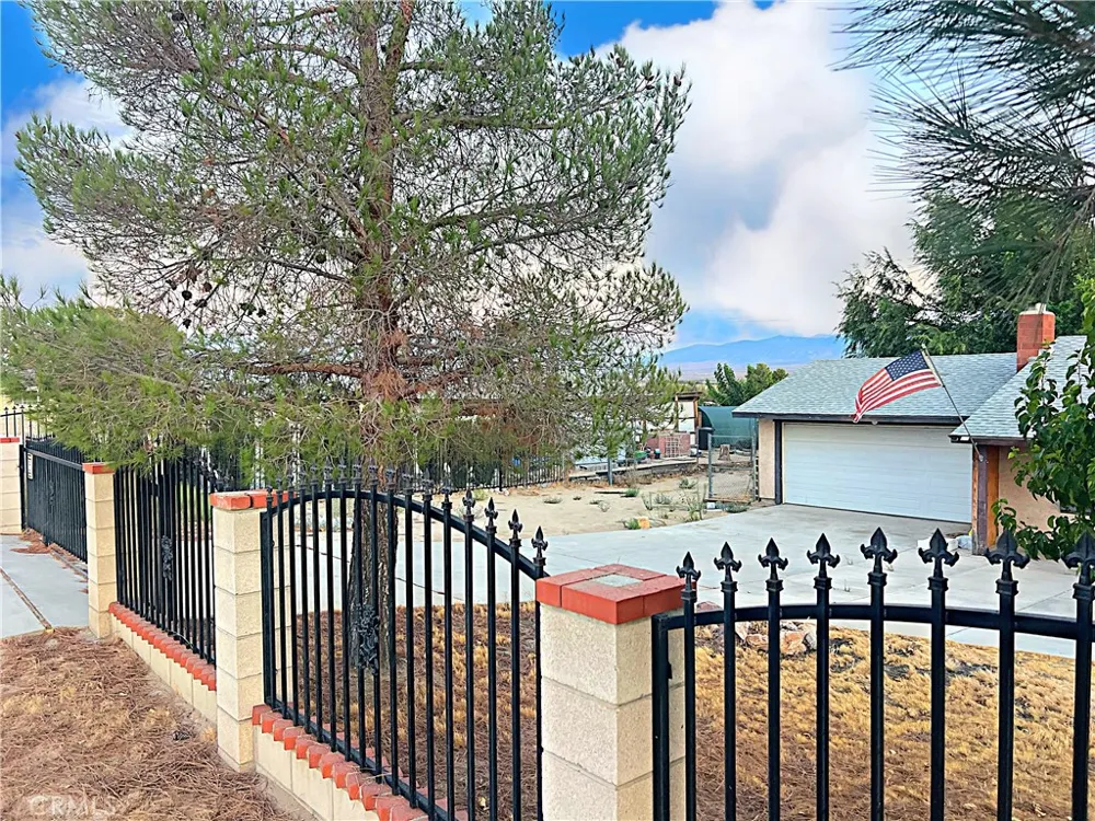 15328 E Avenue Q1 Lake Los Angeles, CA 93591