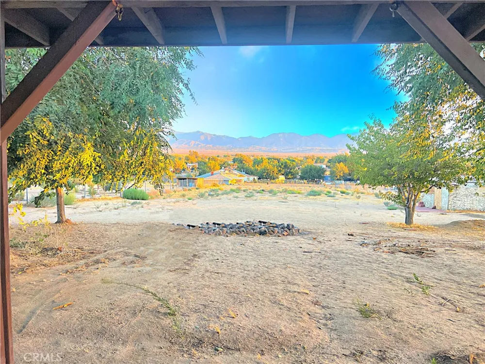 15328 E Avenue Q1 Lake Los Angeles, CA 93591