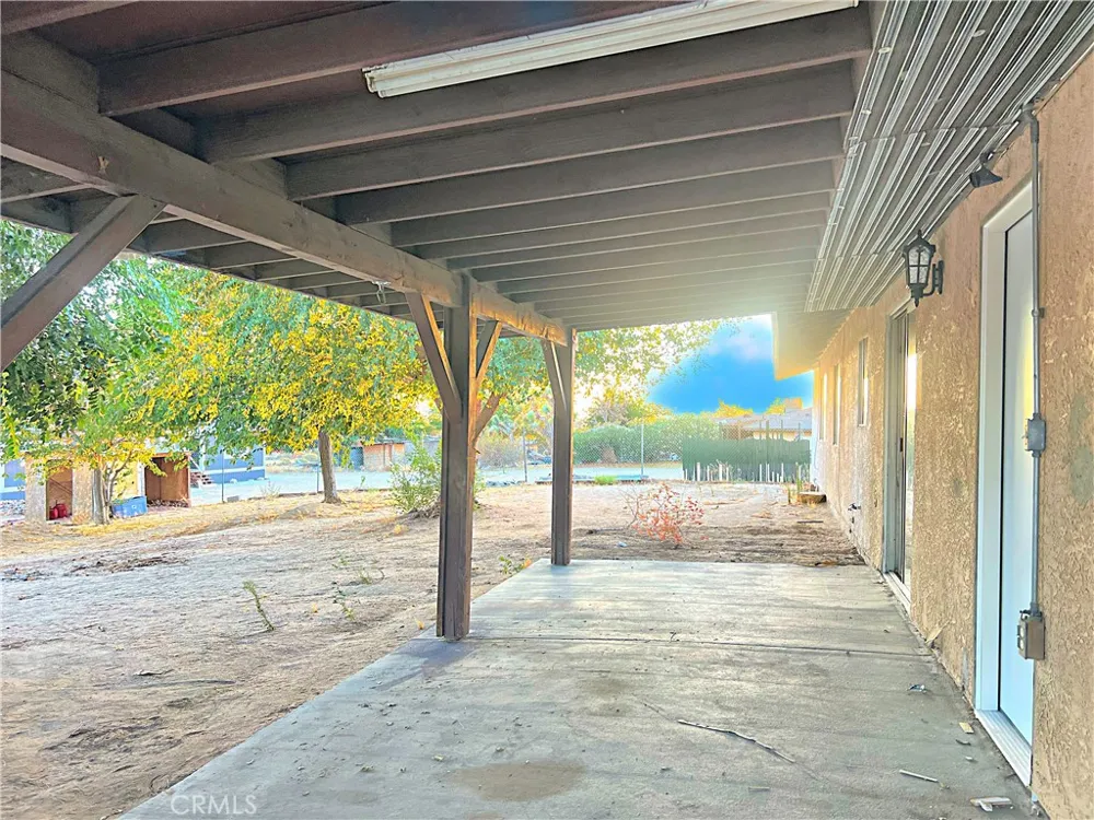 15328 E Avenue Q1 Lake Los Angeles, CA 93591
