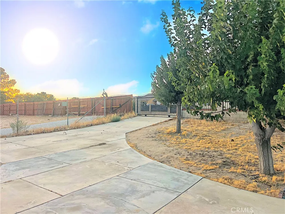15328 E Avenue Q1 Lake Los Angeles, CA 93591