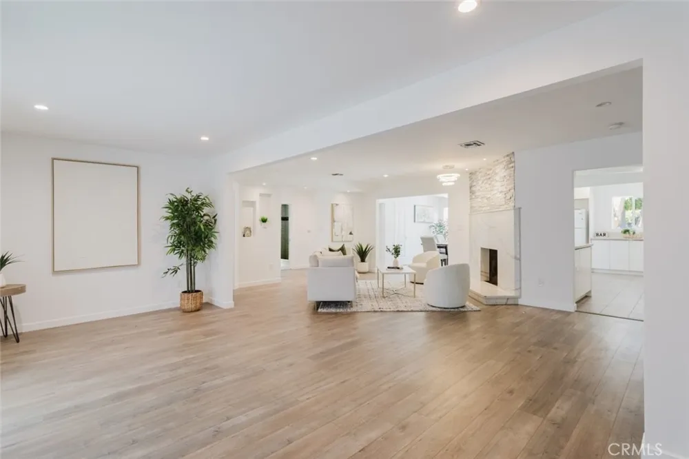 8547 Louise Avenue Sherwood Forest, CA 91325