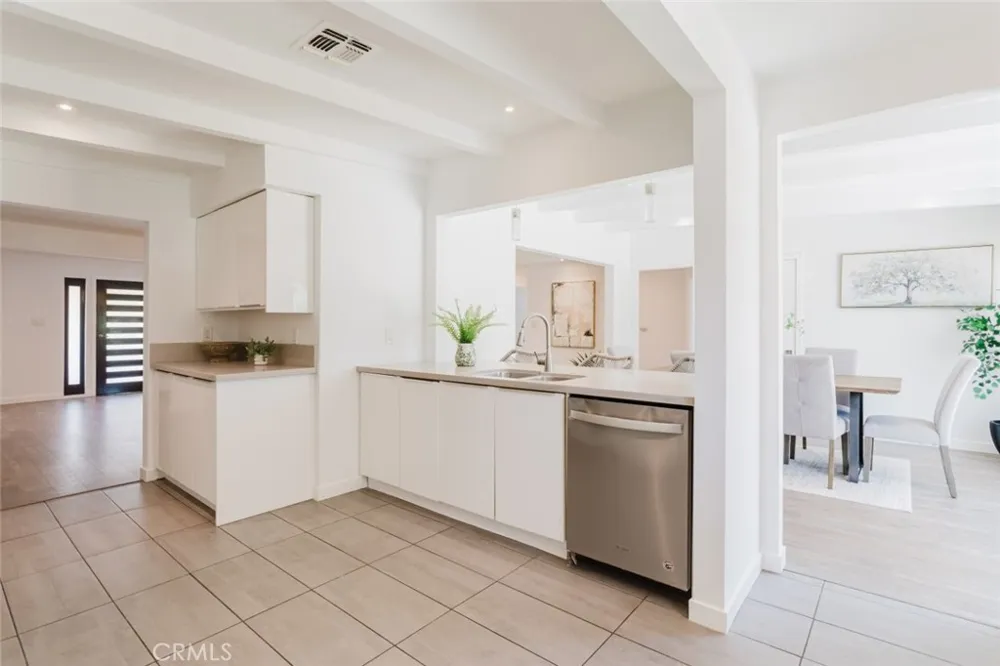 8547 Louise Avenue Sherwood Forest, CA 91325
