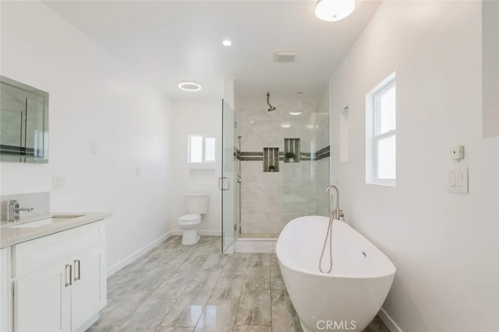 8547 Louise Avenue Sherwood Forest, CA 91325