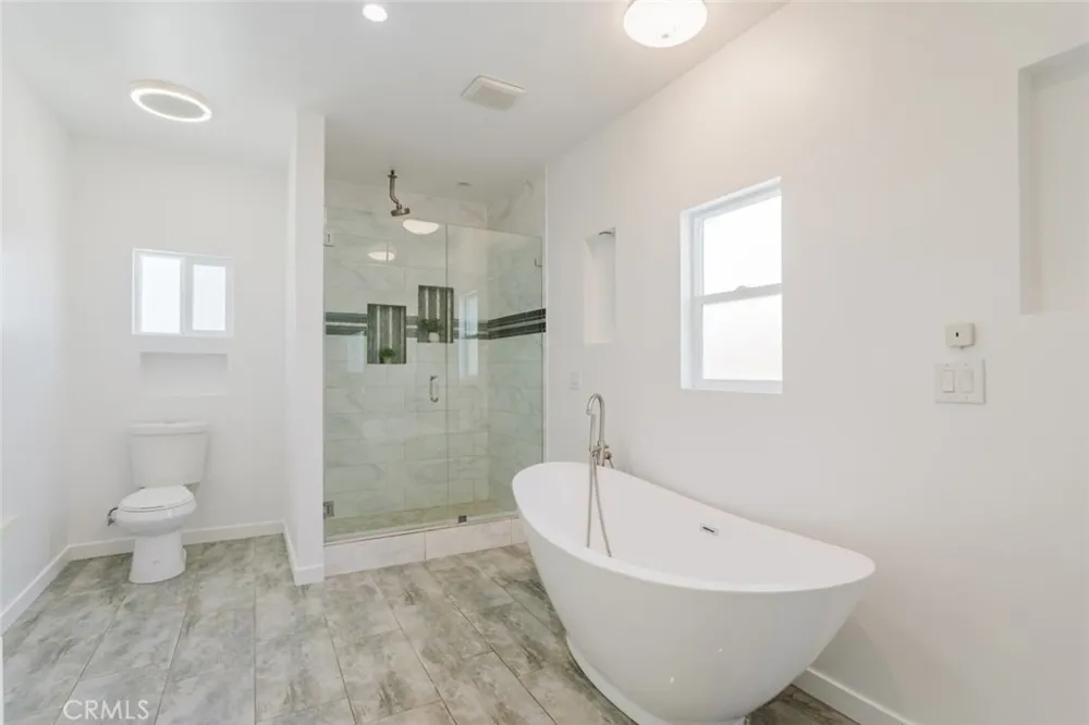 8547 Louise Avenue Sherwood Forest, CA 91325